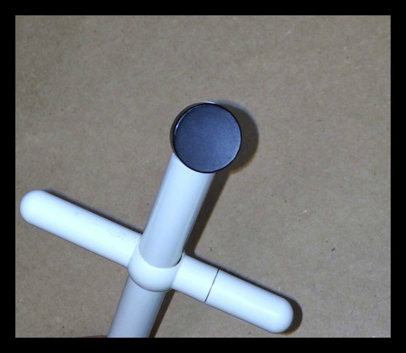 an extreme close up of a probe head