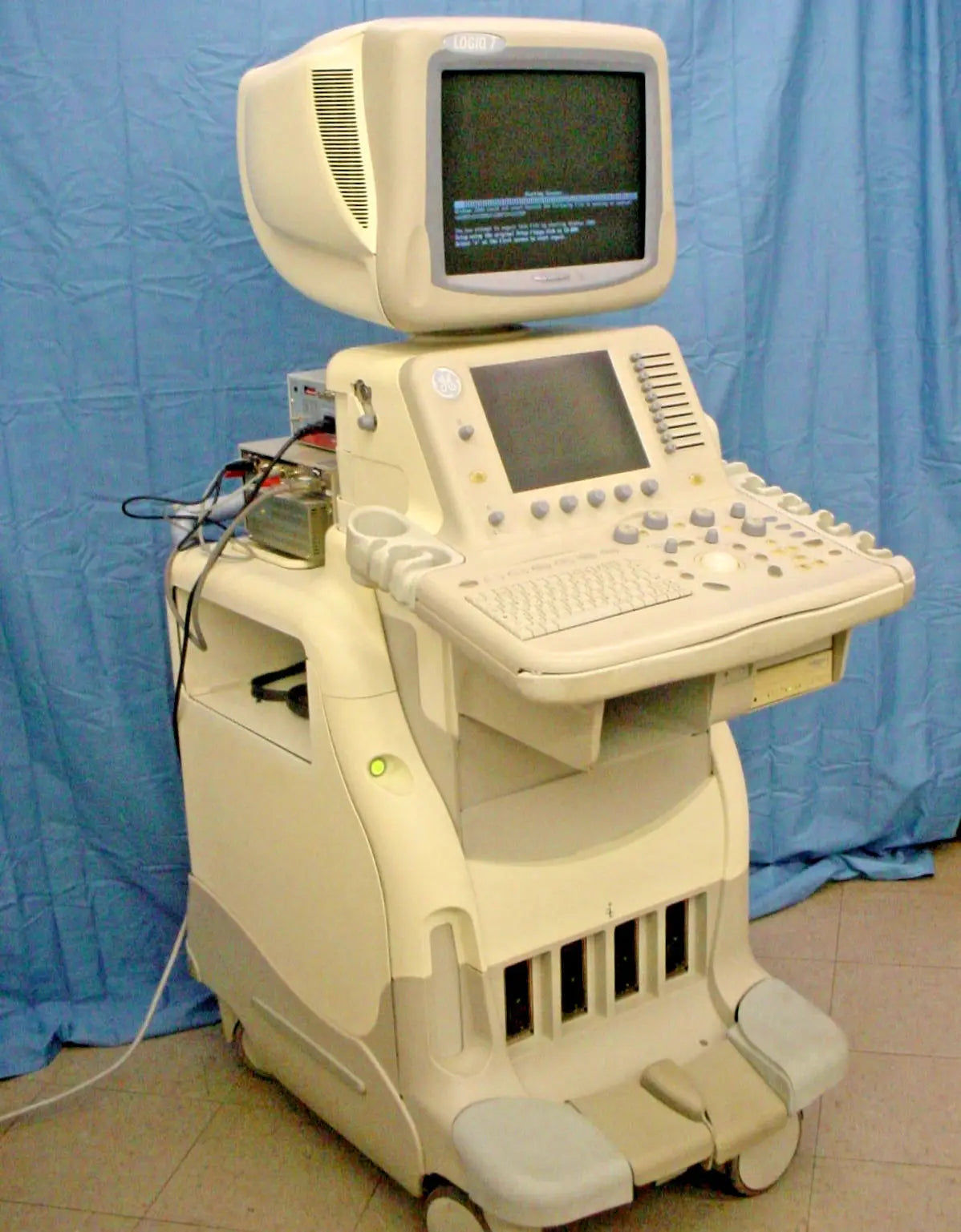 GE Logiq 7 Ultrasound Portable/Mobile System with Printer & Video Recorder DIAGNOSTIC ULTRASOUND MACHINES FOR SALE