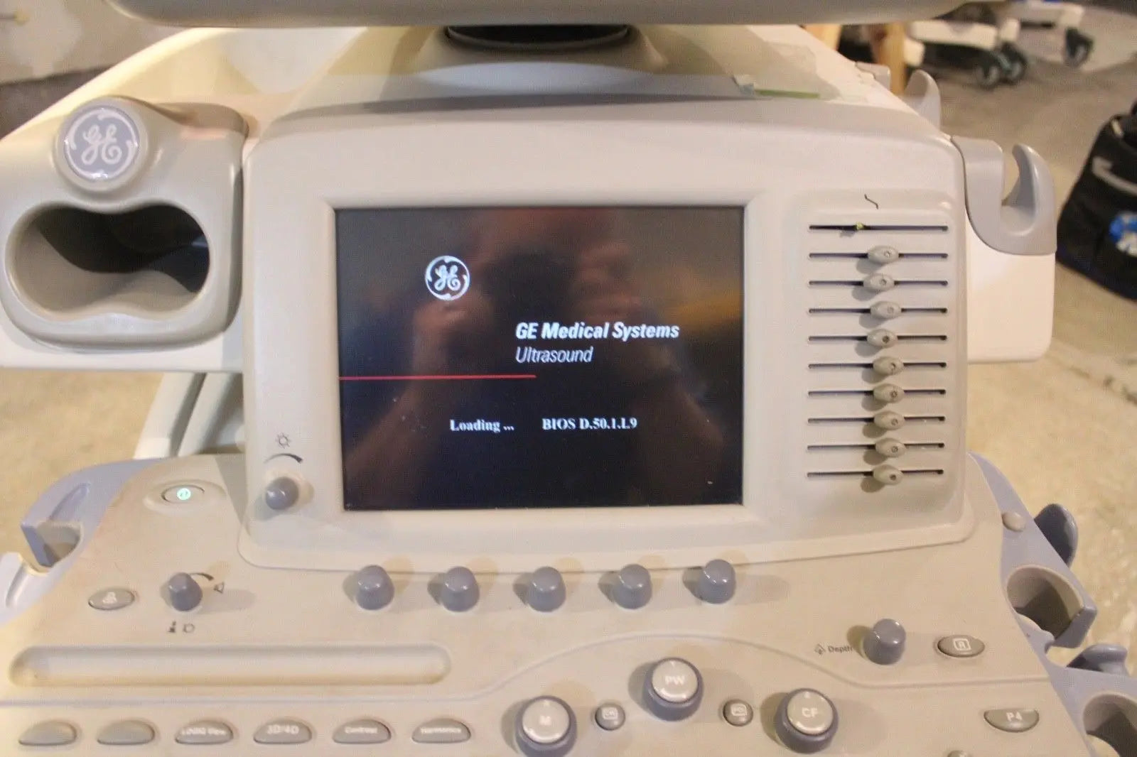 GE LOGIQ 9 DIAGNOSTIC ULTRASOUND MACHINE For parts not working DIAGNOSTIC ULTRASOUND MACHINES FOR SALE