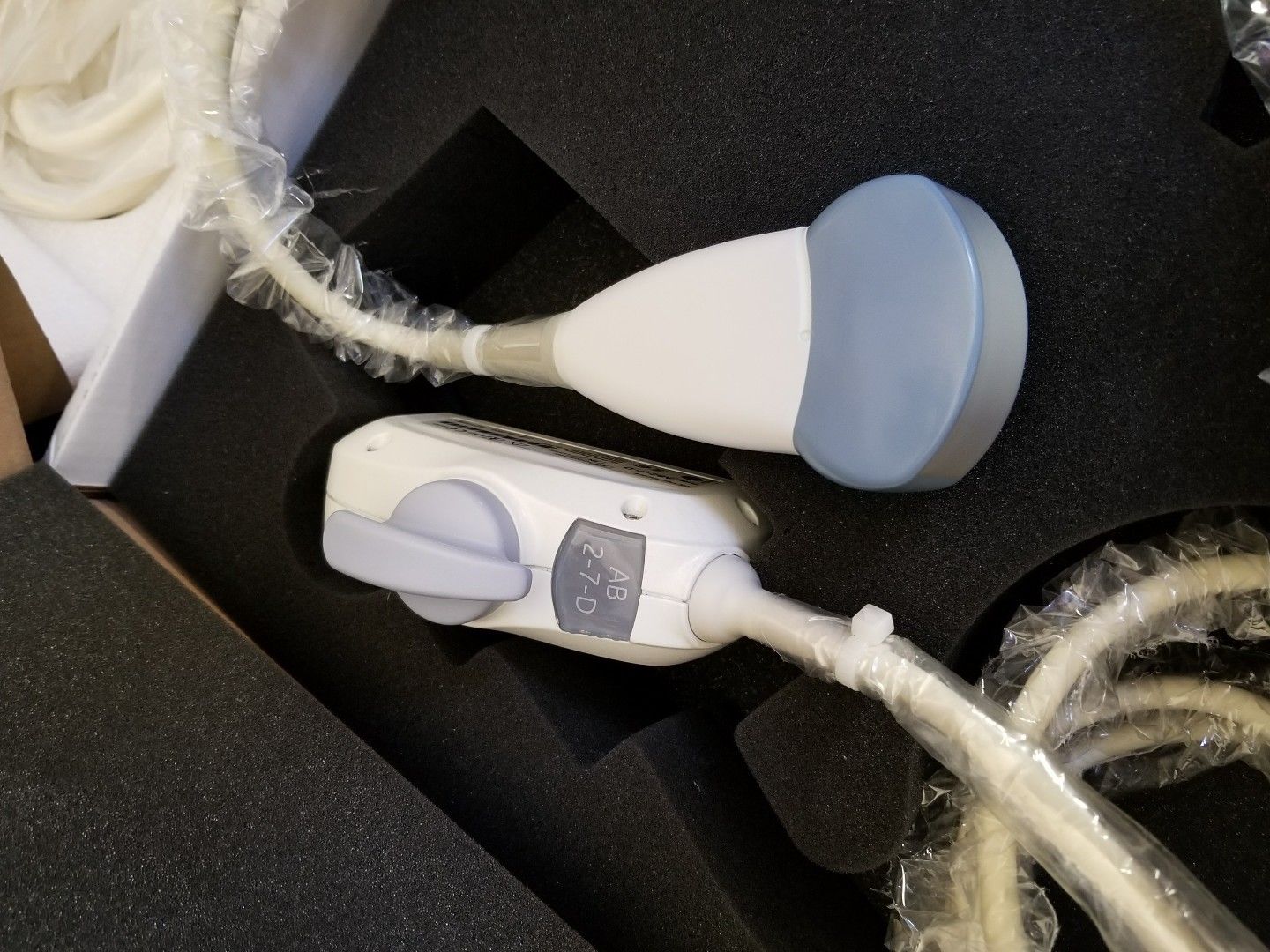 probe bundle head white and blue