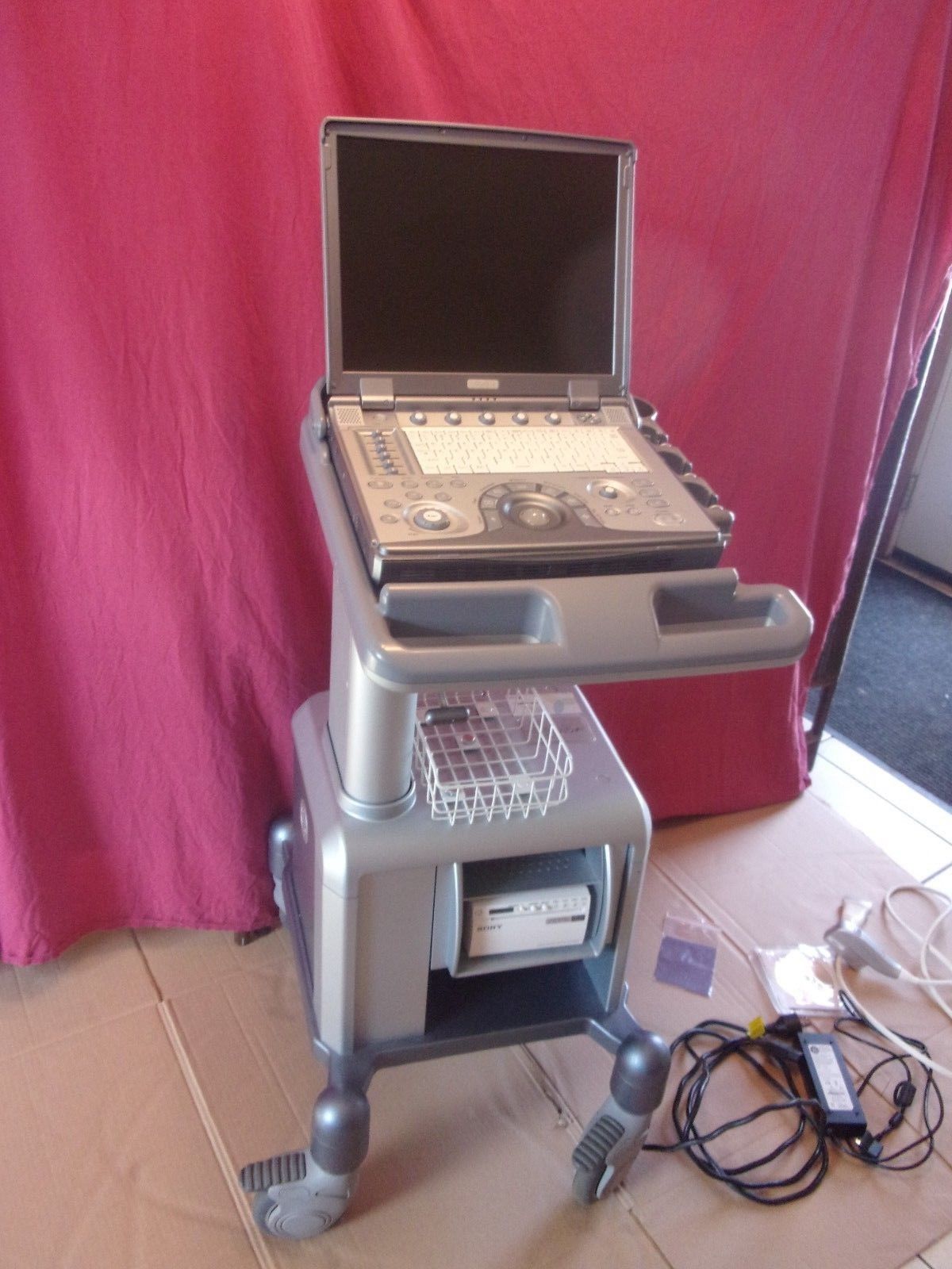 GE LOGIQ E ULTRASOUND With 12L-RS Probe And DOCKING CART DIAGNOSTIC ULTRASOUND MACHINES FOR SALE