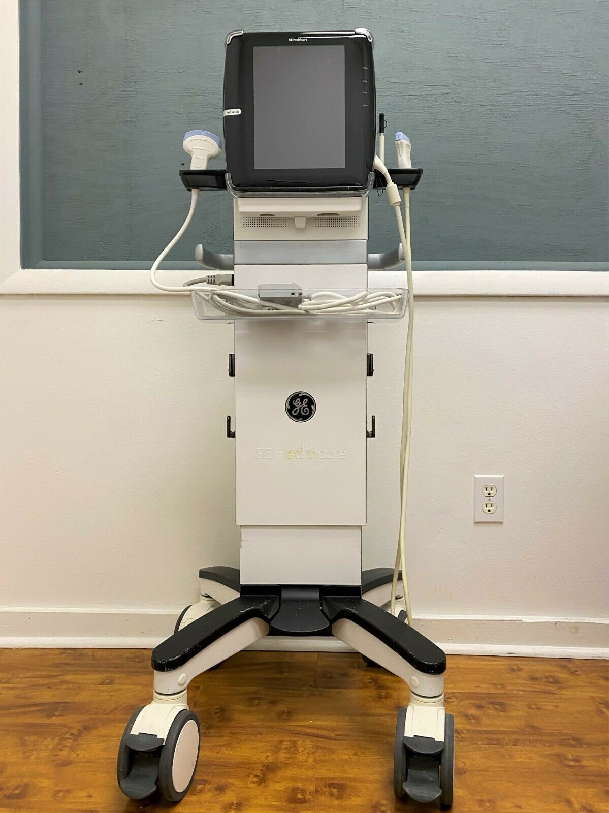 GE Venue 40 Ultrasound with Docking Station 12L-SC Probes DIAGNOSTIC ULTRASOUND MACHINES FOR SALE