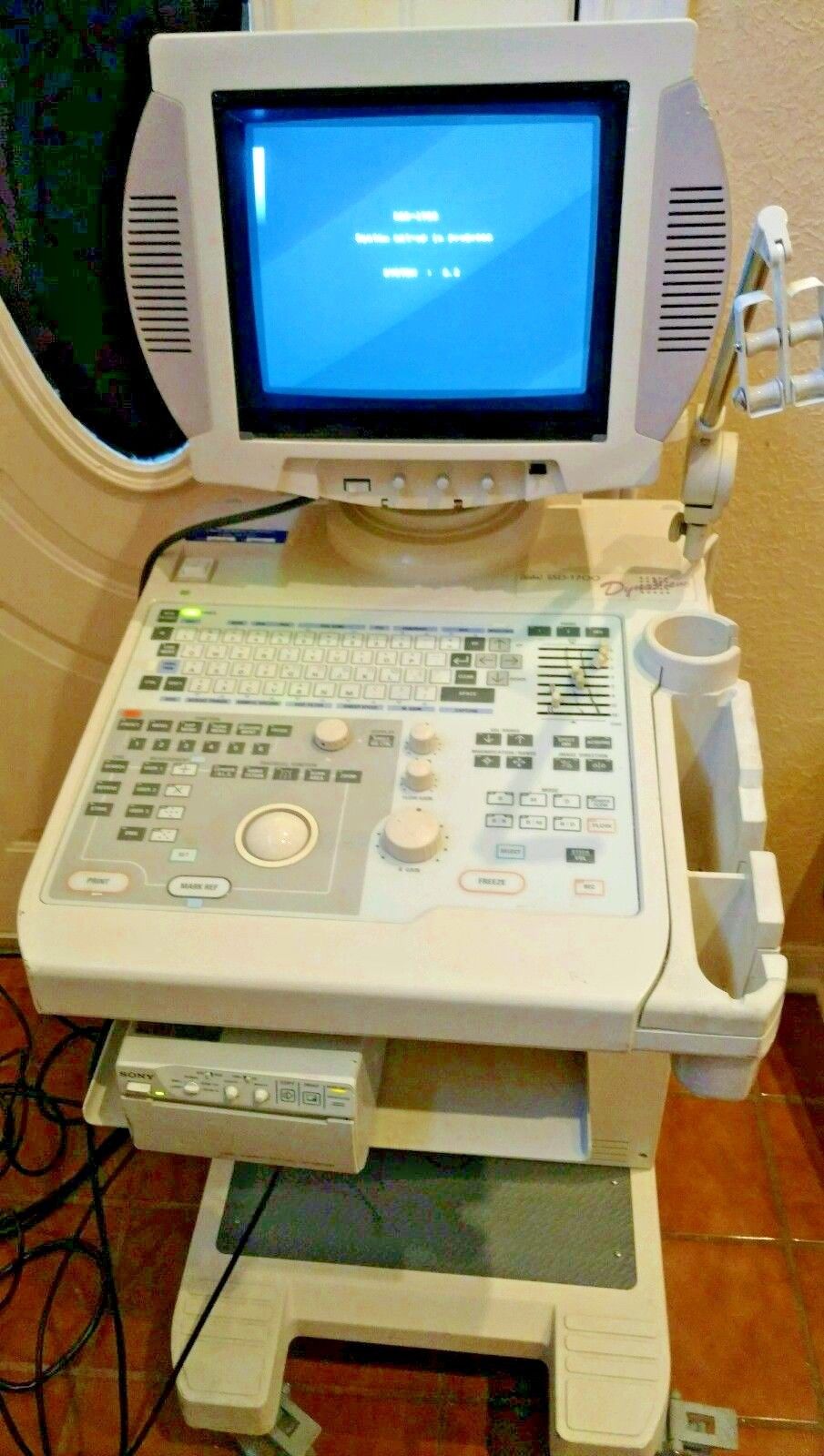 Aloka ProSound SSD-1700 MNdynaview USI -140 ultrasound with manual DIAGNOSTIC ULTRASOUND MACHINES FOR SALE