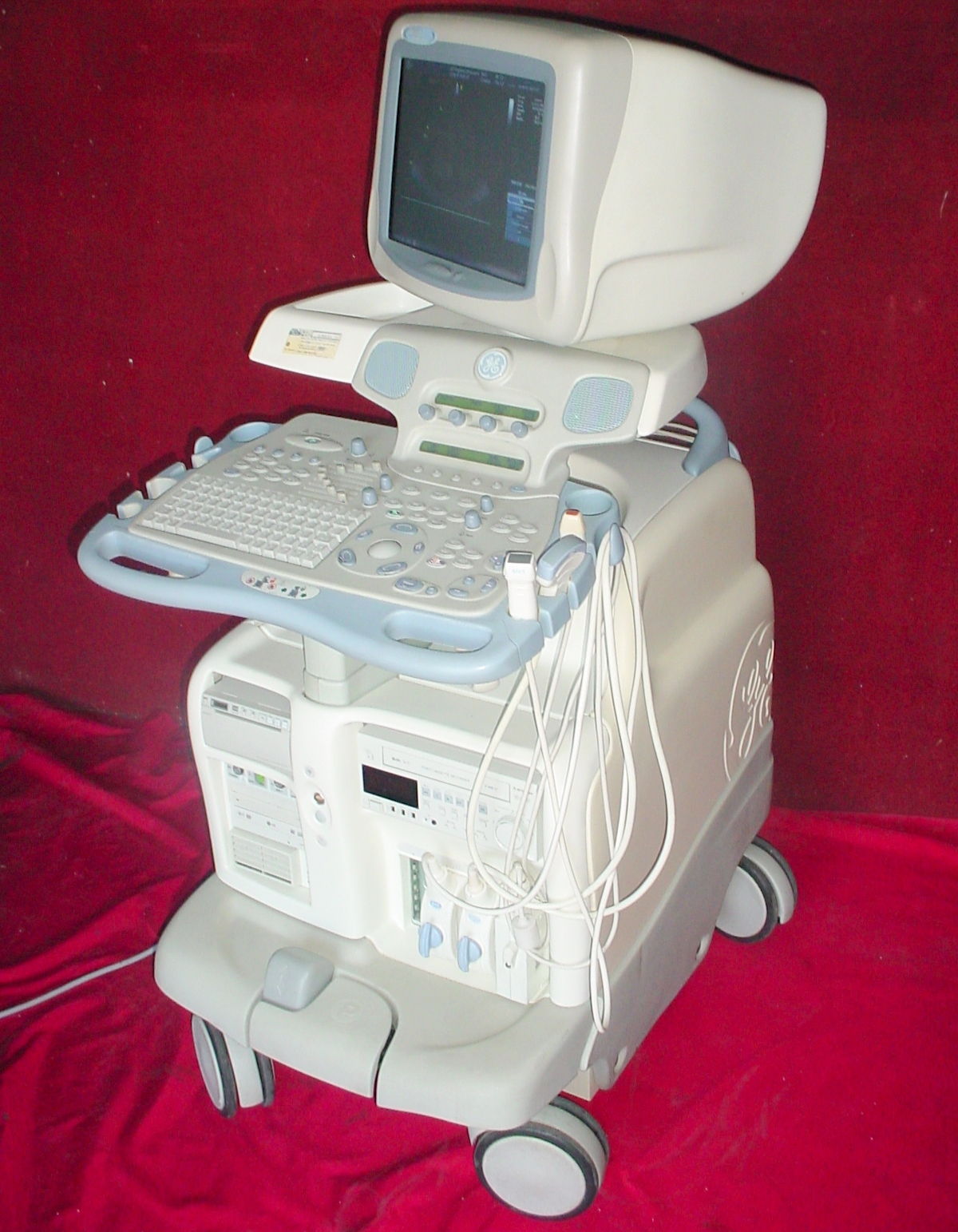 GE Vivid 7 Dimension '06 Ultrasound w/3 Transducer Probes M4S,4C,10S DIAGNOSTIC ULTRASOUND MACHINES FOR SALE