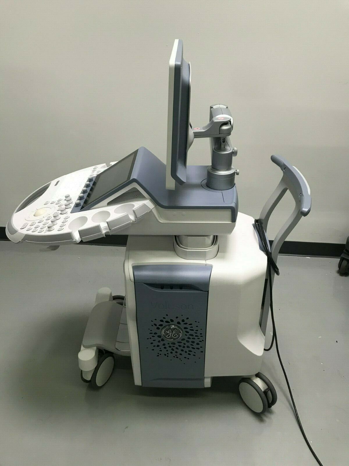 GE VOLUSON E8 BT17  - 4D ULTRASOUND MACHINE WITH HD LIVE DIAGNOSTIC ULTRASOUND MACHINES FOR SALE