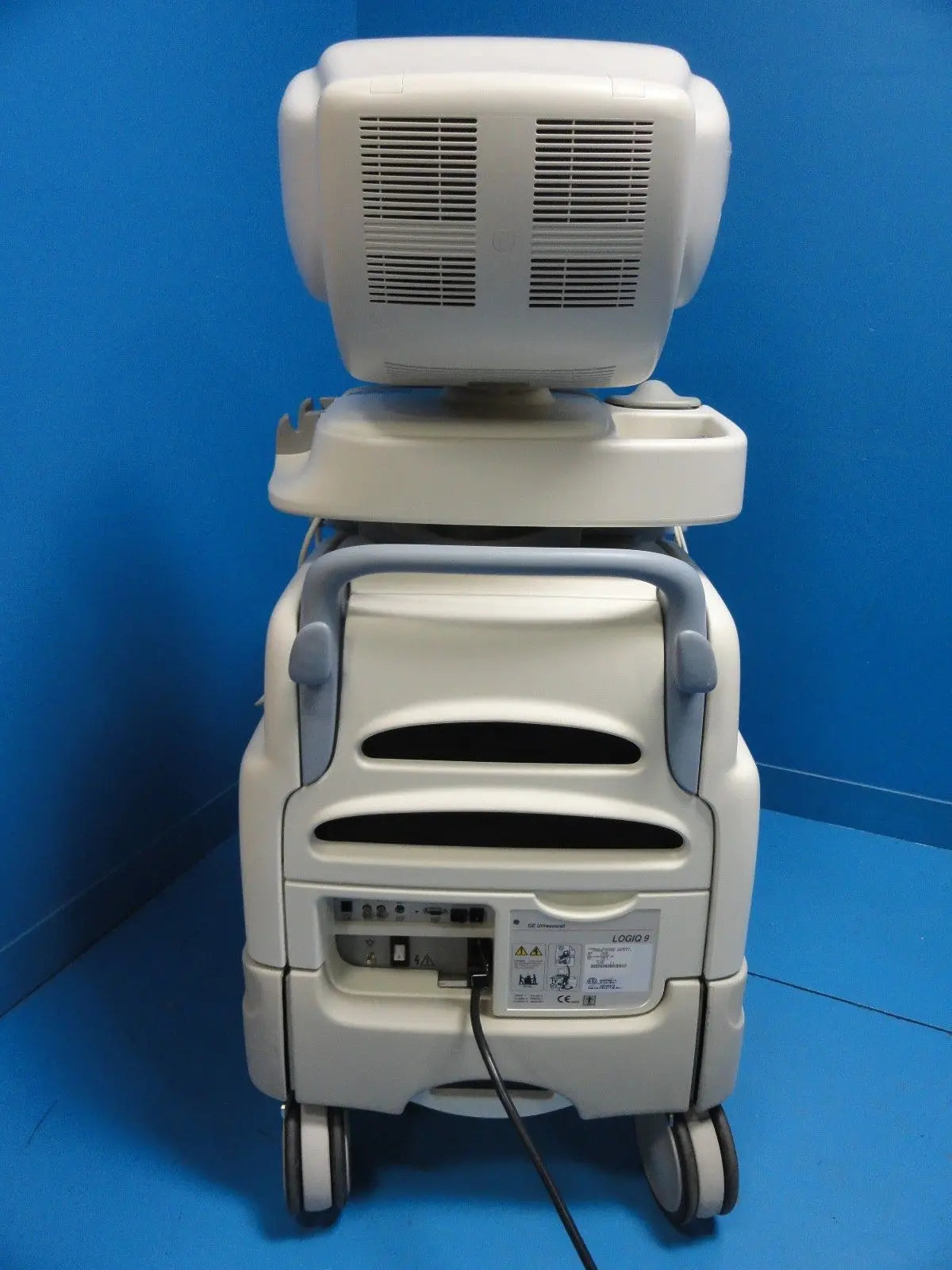 2002 GE LOGIQ 9 Ultrasound W/ 739L Linear, 10S Sector Probes VCR &Printer (7255) DIAGNOSTIC ULTRASOUND MACHINES FOR SALE