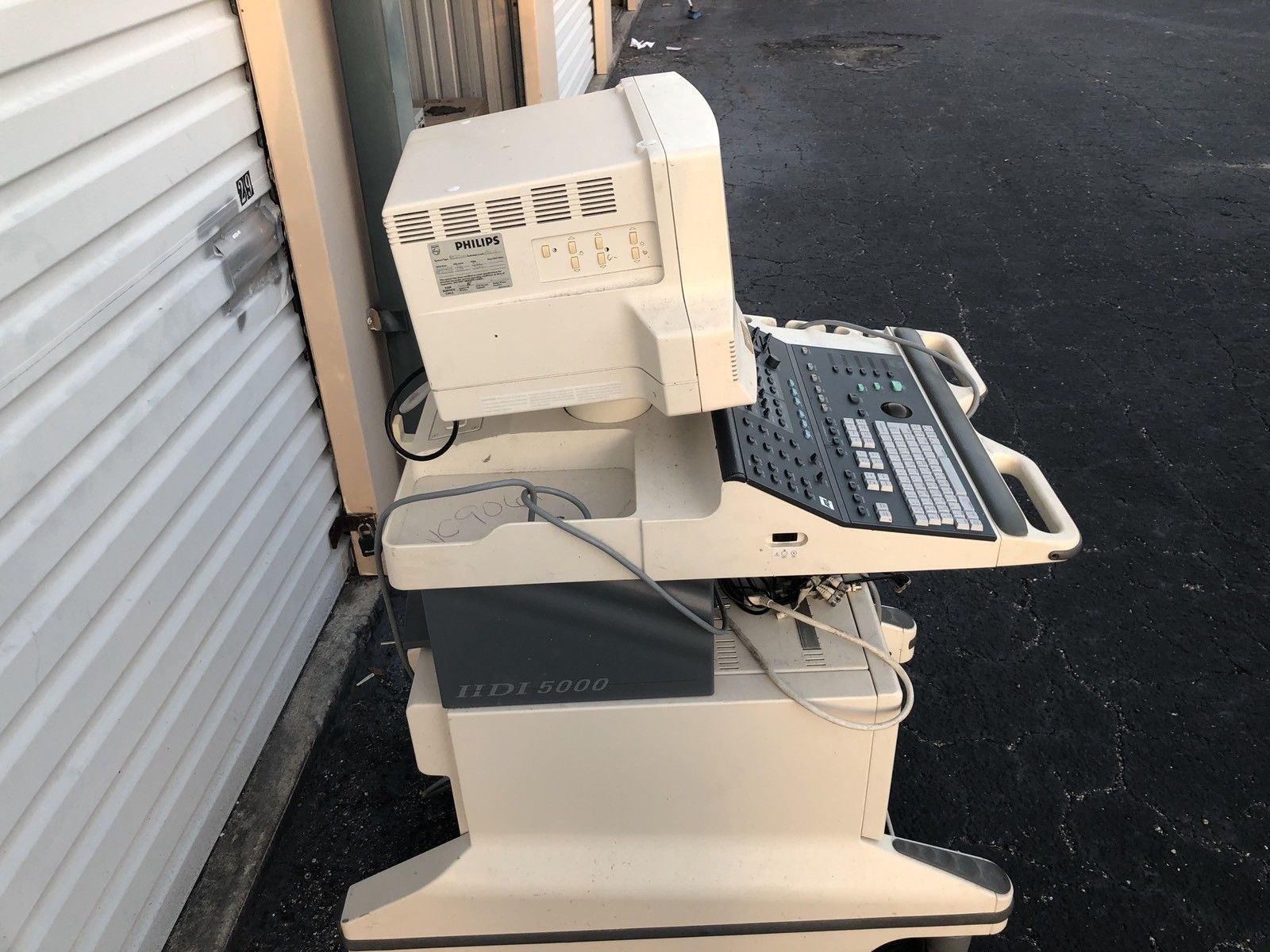 a ultrasound machine sitting outside of a building next to a building