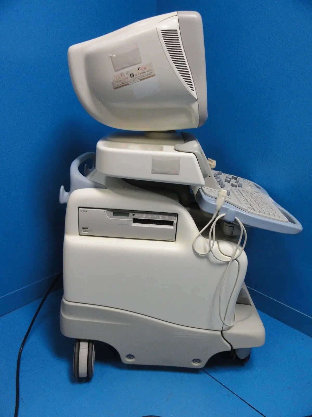 2002 GE LOGIQ 9 Ultrasound W/ 739L Linear, 10S Sector Probes VCR &Printer (7255) DIAGNOSTIC ULTRASOUND MACHINES FOR SALE