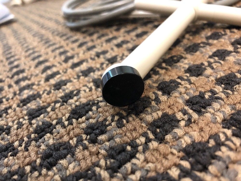closeup of probehead on carpet